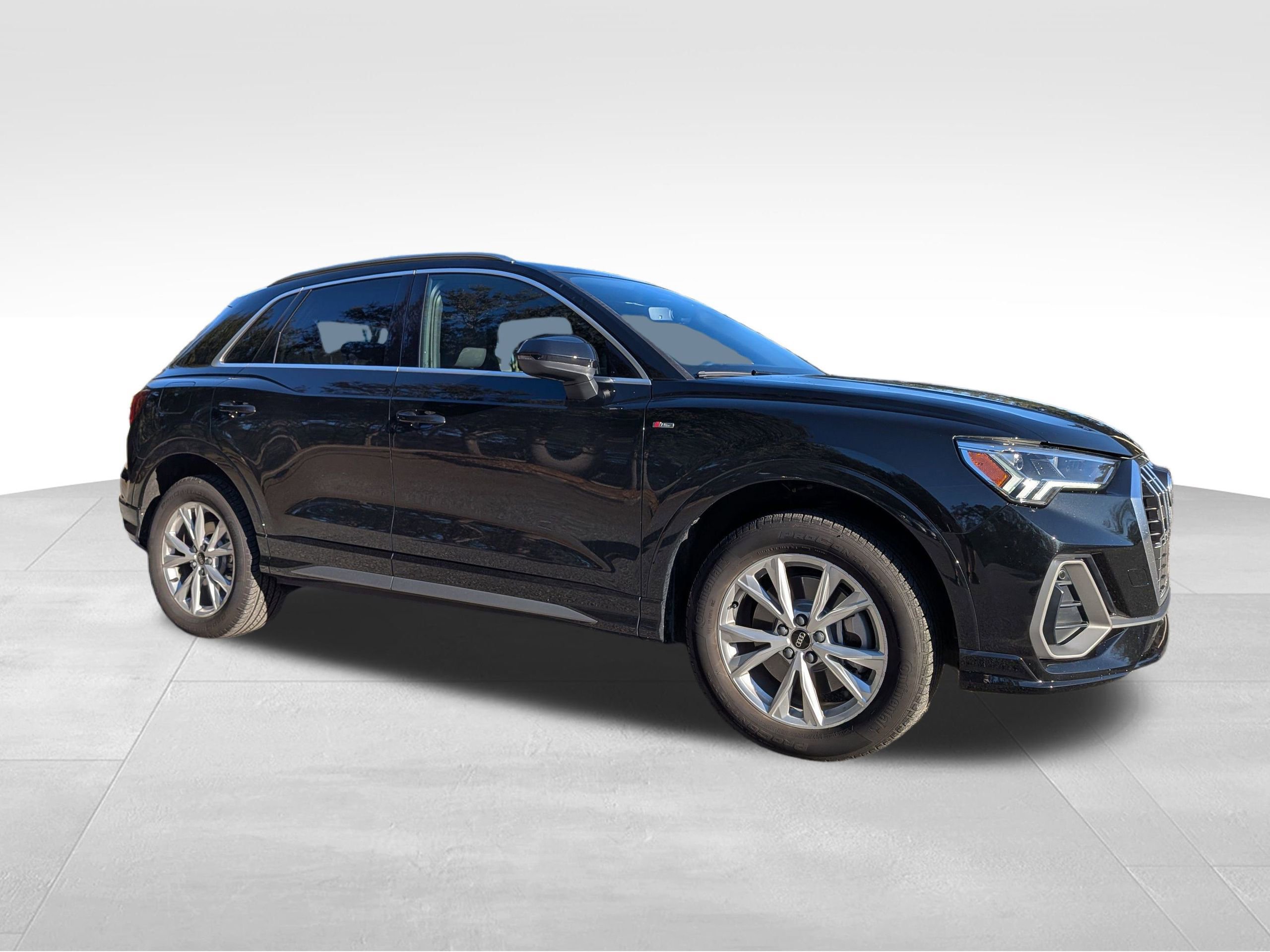 Used 2025 Audi Q3 2.0T Premium w/ Convenience Package image 1