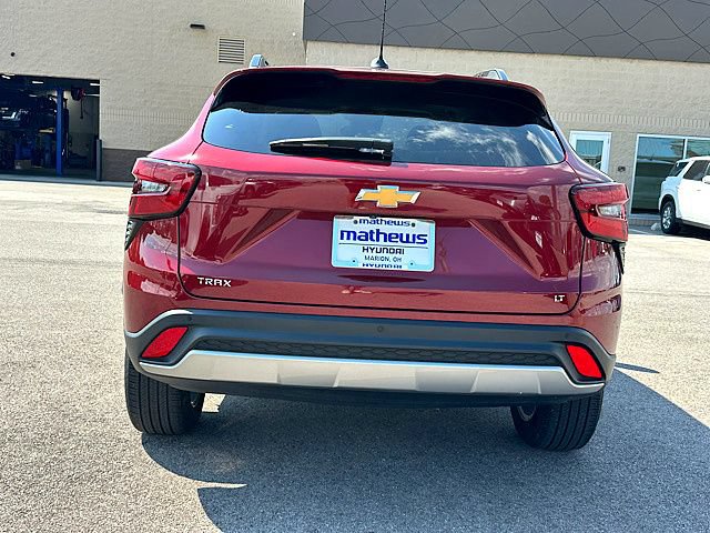 Used 2024 Chevrolet Trax LT w/ Sunroof Package FWD image 3