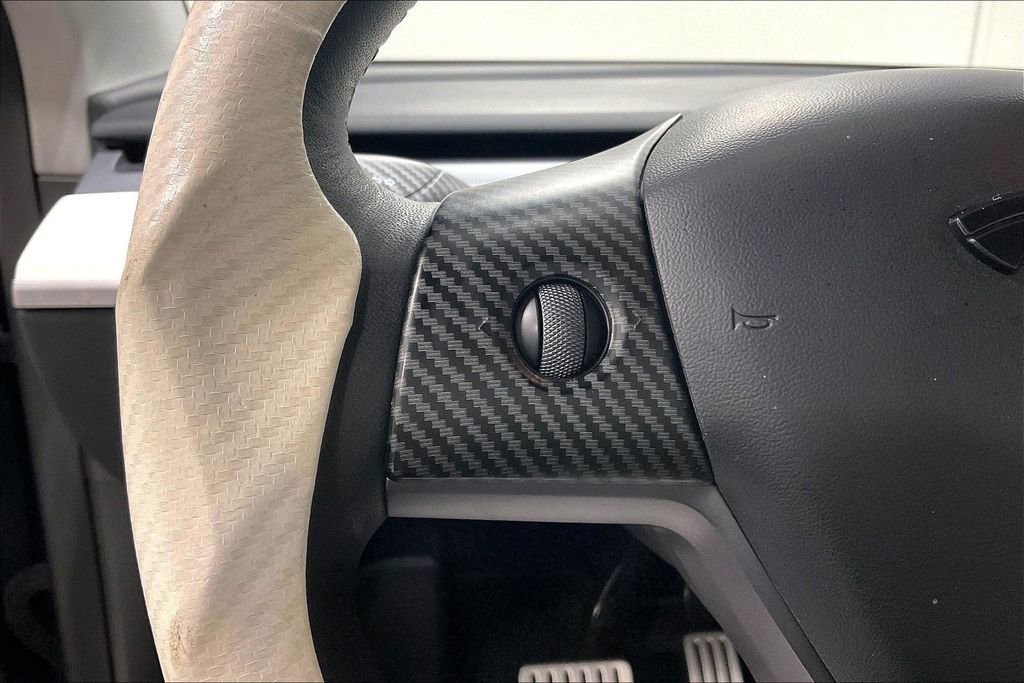 Used 2022 Tesla Model Y Performance image 24