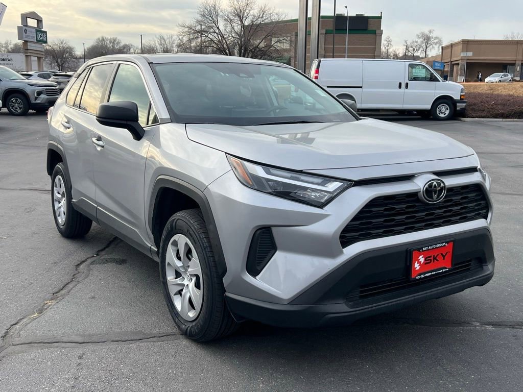Used 2024 Toyota RAV4 LE AWD/4WD image 4
