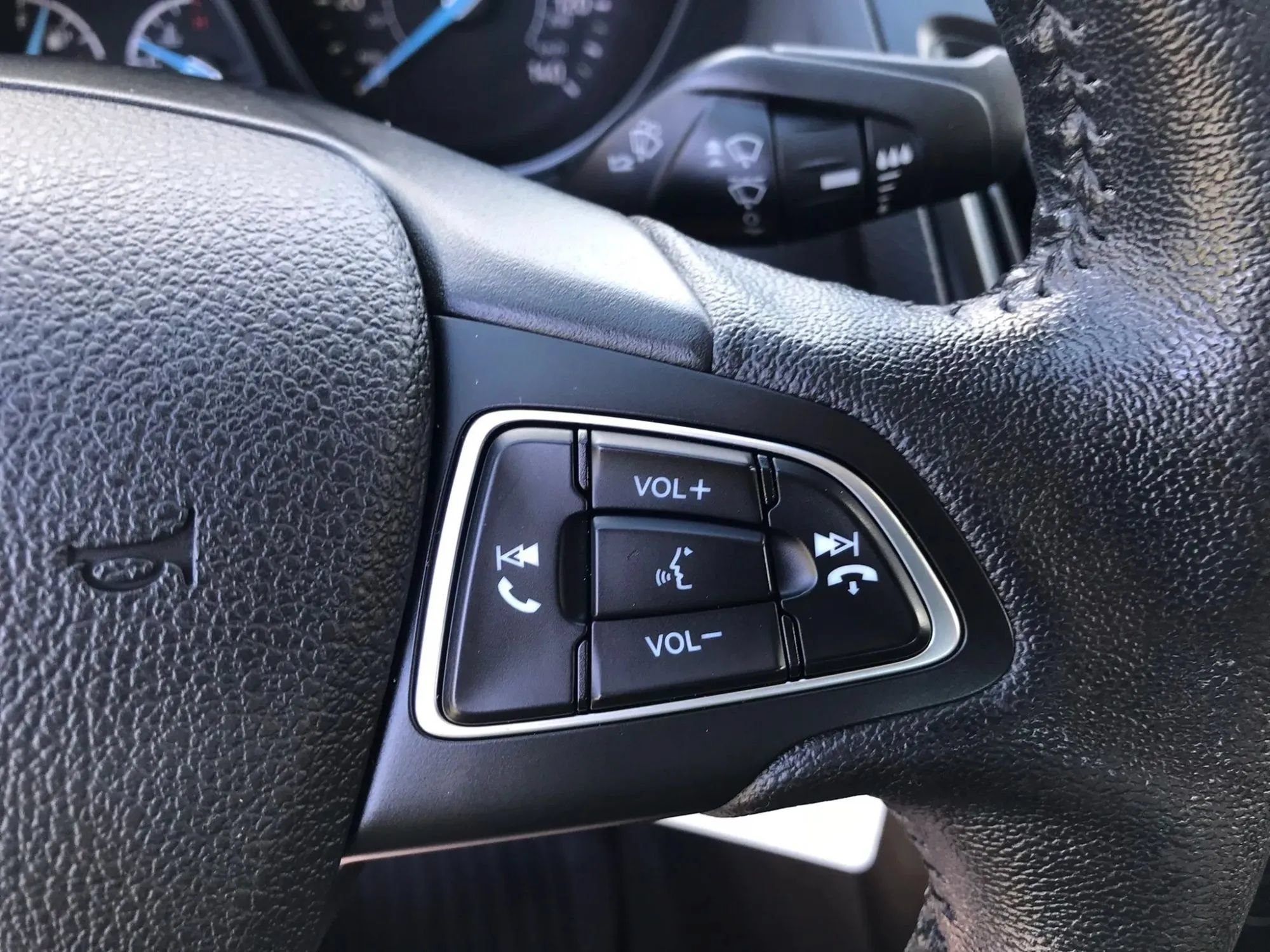 Used 2018 Ford Focus SE w/ SE Appearance Package FWD image 18