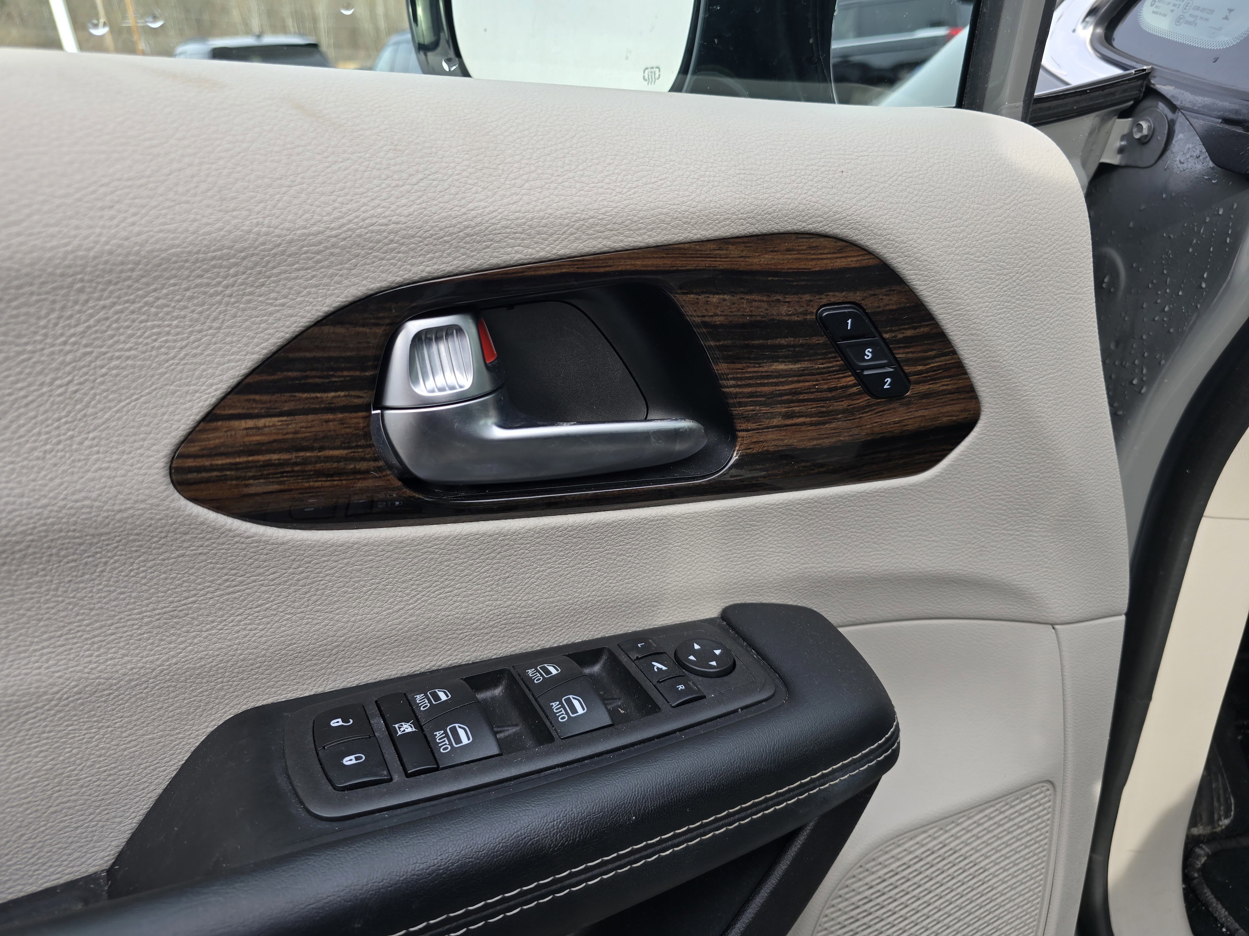 Used 2023 Chrysler Pacifica Limited image 19