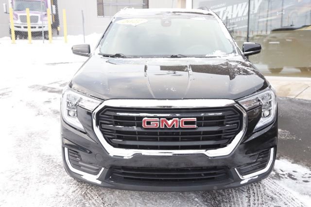 Used 2022 GMC Terrain SLE w/ Driver Convenience Package image 10