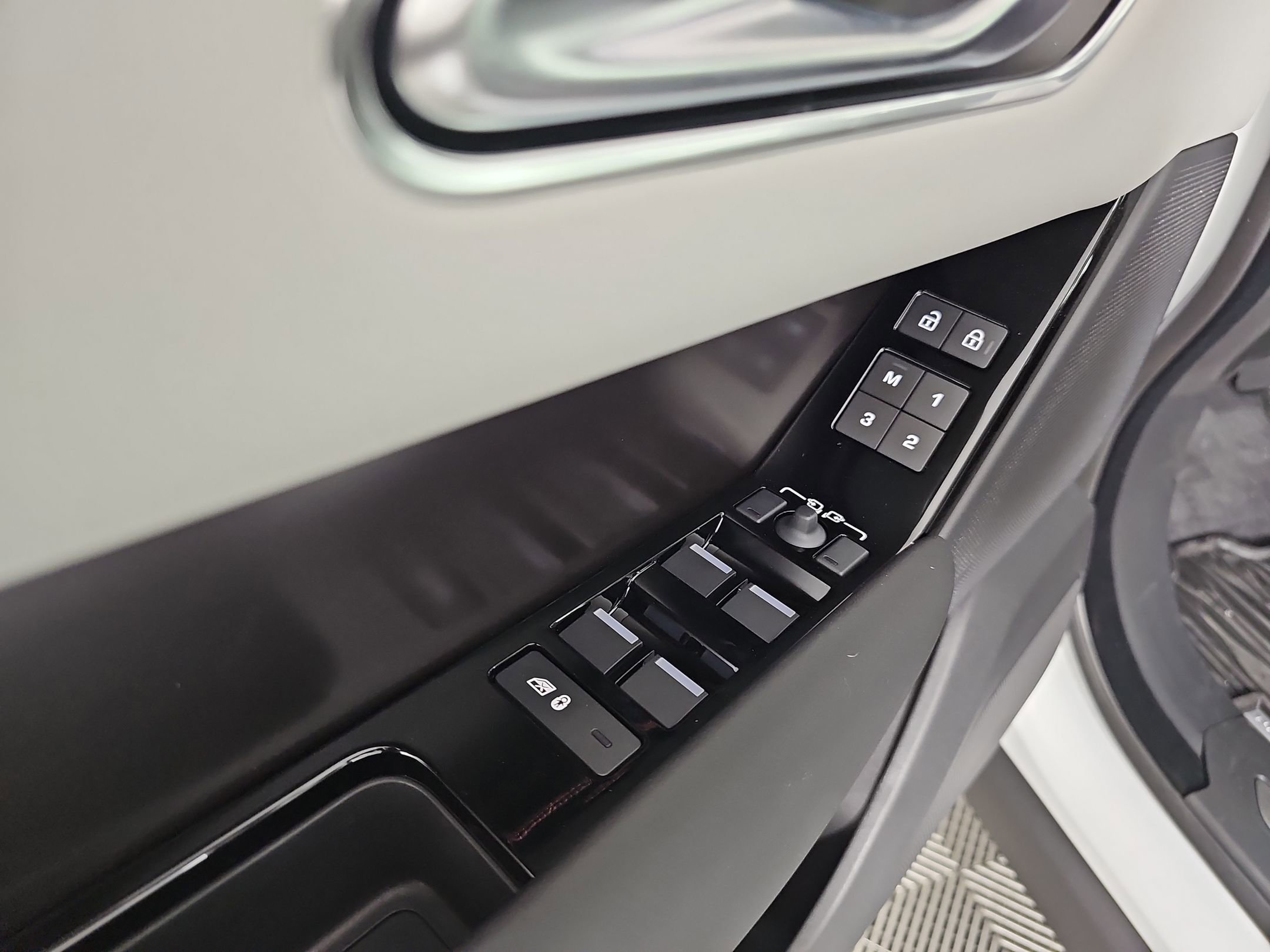 New 2026 Land Rover Range Rover Velar Dynamic SE image 21