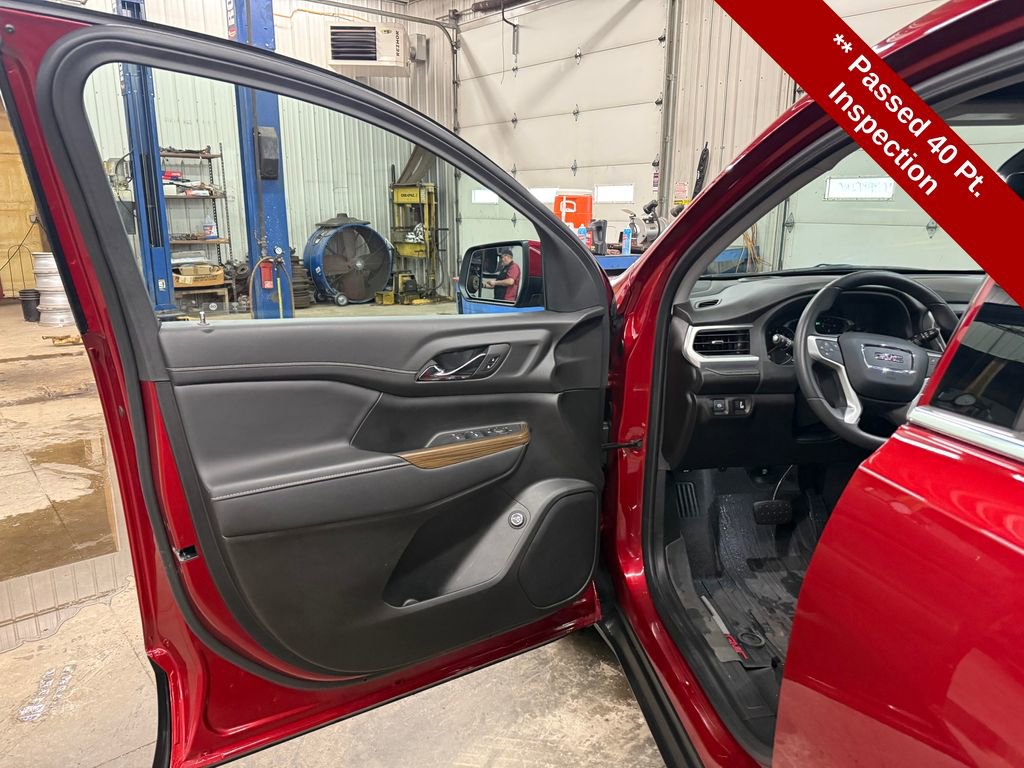 Used 2023 GMC Acadia SLE w/ Driver Convenience Package image 13