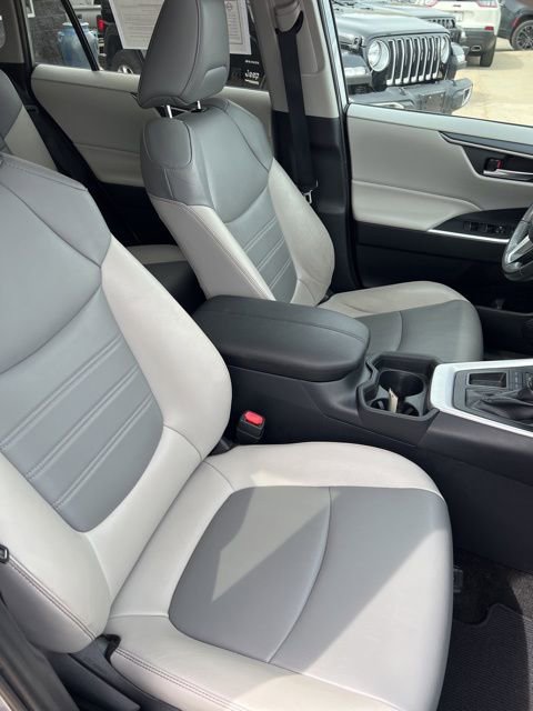 Used 2019 Toyota RAV4 XLE Premium image 18