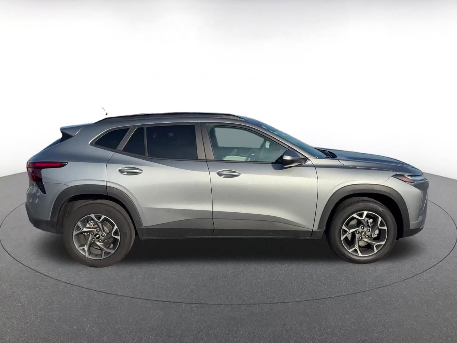 Used 2025 Chevrolet Trax LT image 16