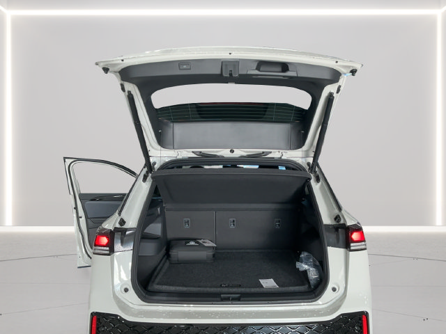 New 2026 Volkswagen Tiguan SE R-Line AWD/4WD image 15