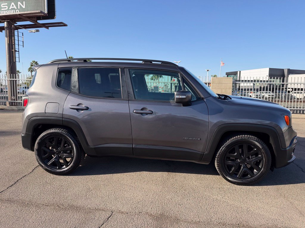 Used 2018 Jeep Renegade Altitude w/ UConnect 8.4 Nav Group FWD image 7