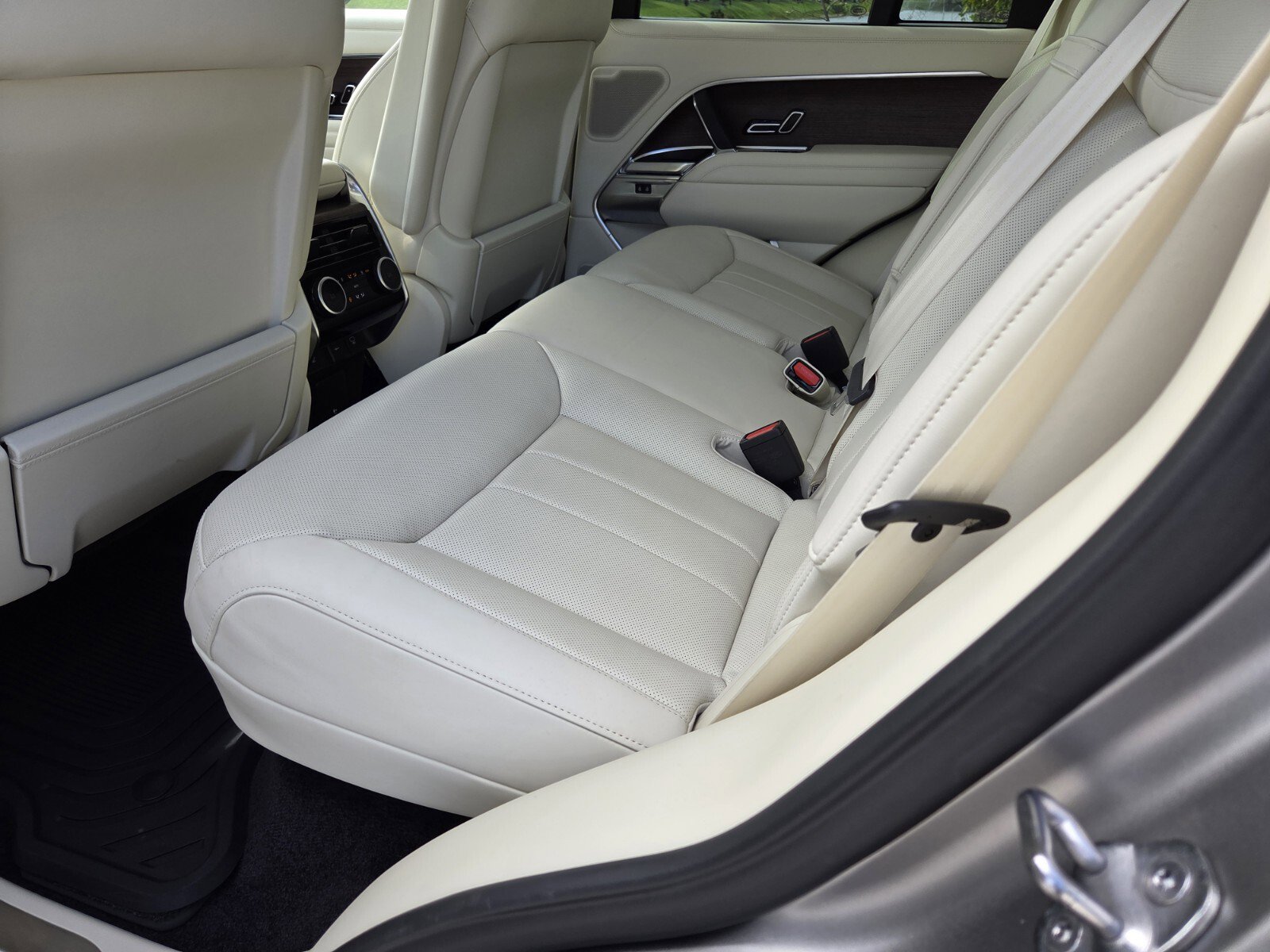 Certified 2023 Land Rover Range Rover SE image 11