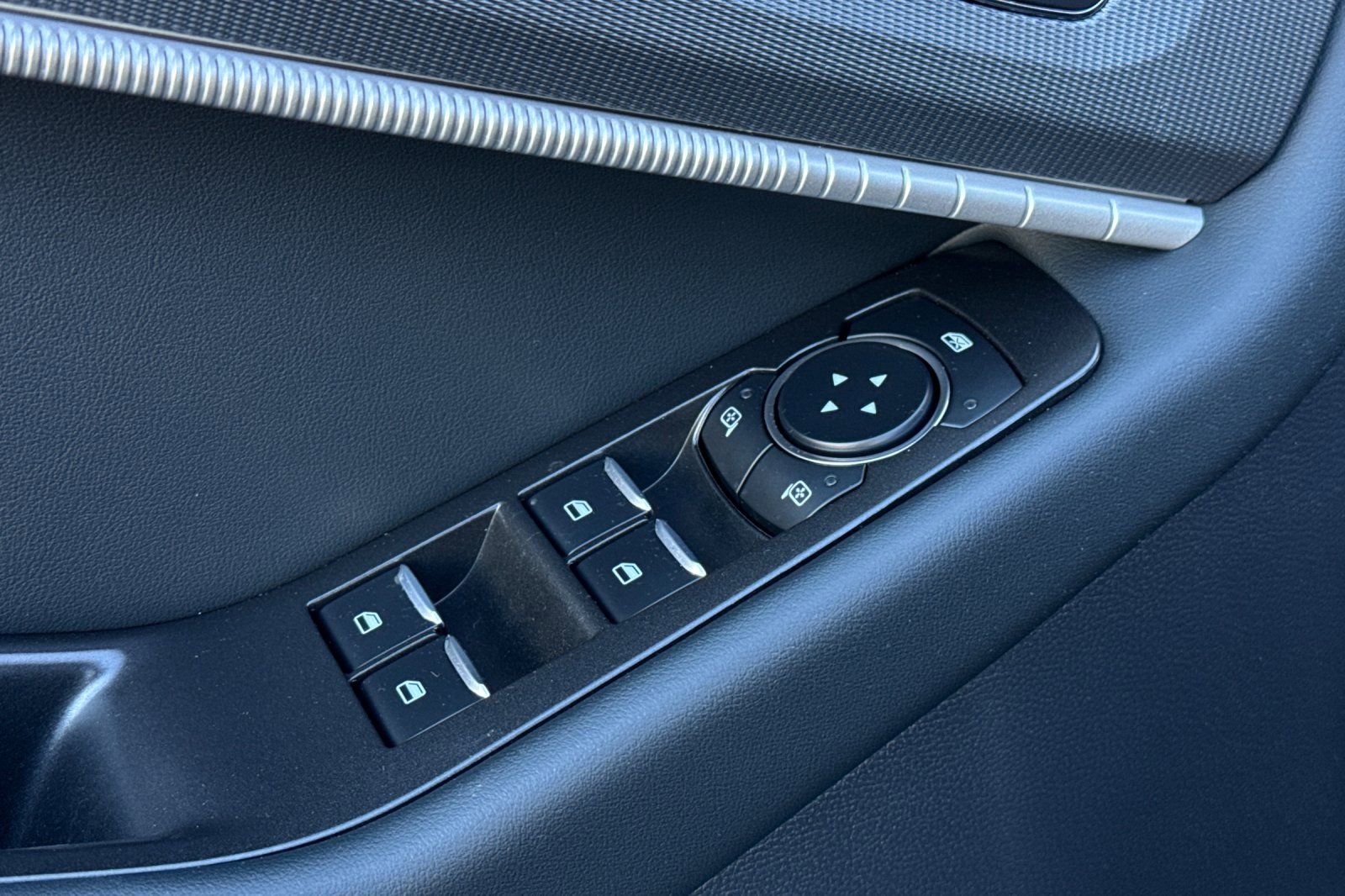 New 2026 Ford Explorer ST-Line w/ ST-Line Street Pack image 12