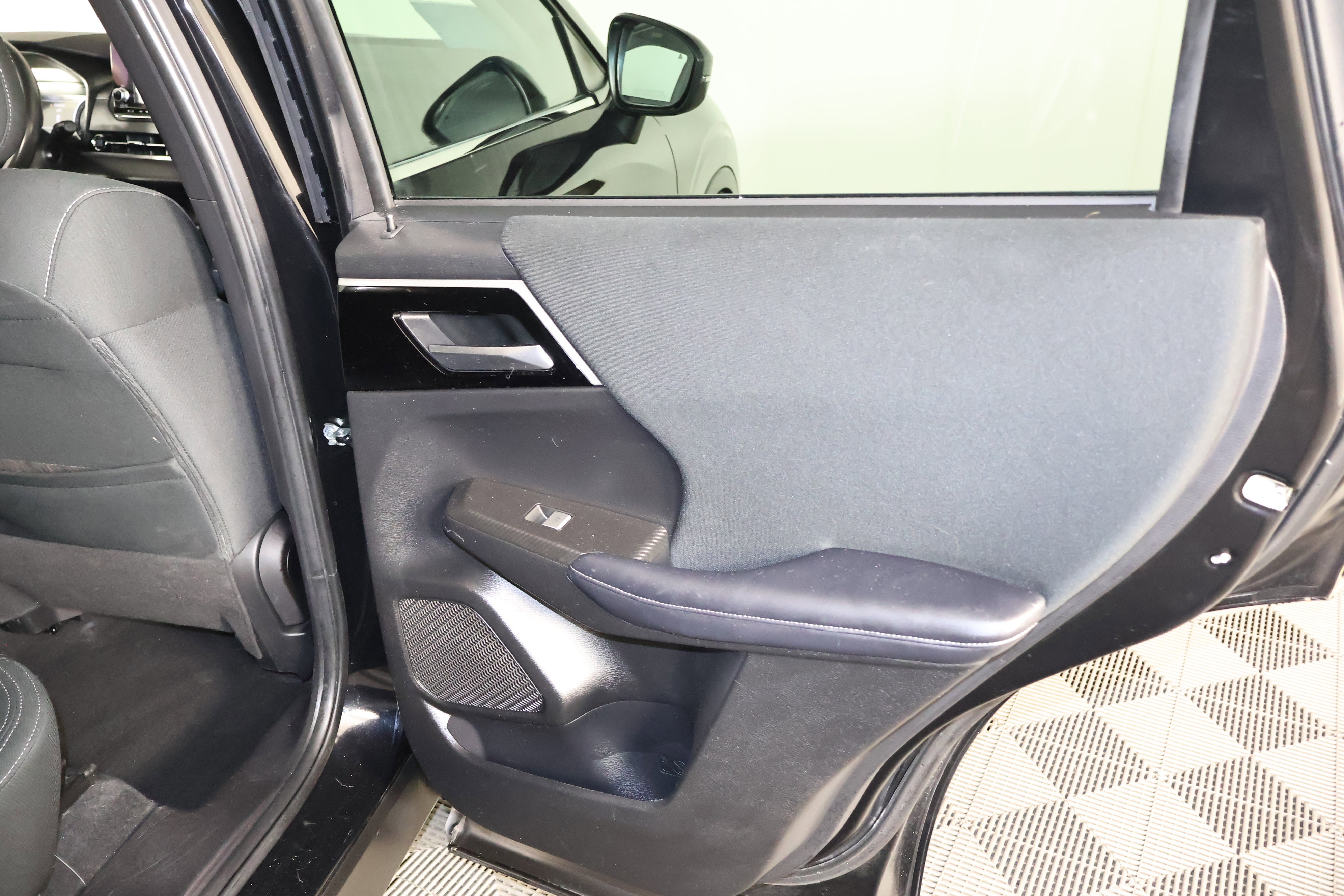 Used 2023 Mitsubishi Outlander ES AWD/4WD image 39