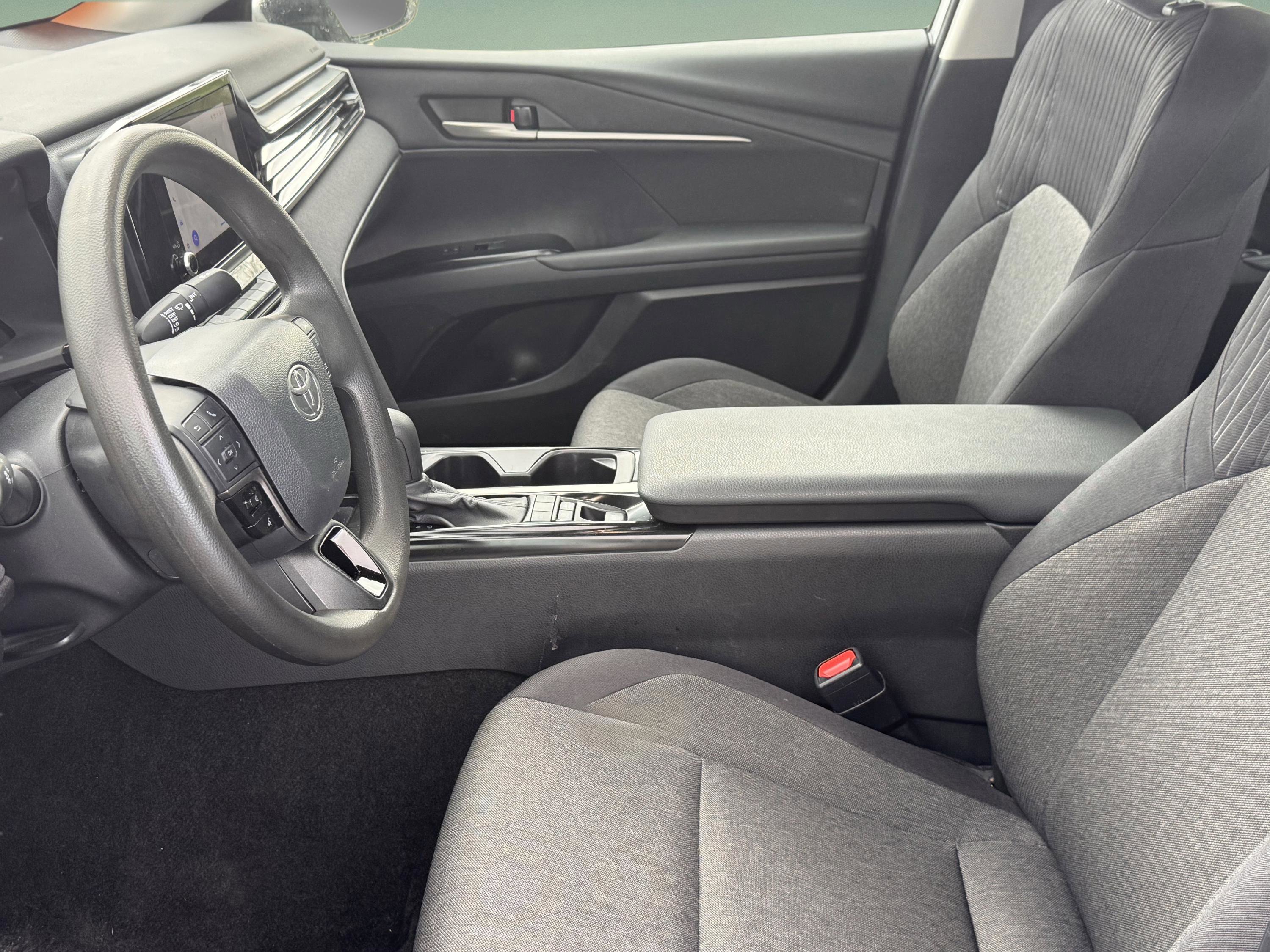 Used 2025 Toyota Camry LE FWD image 5