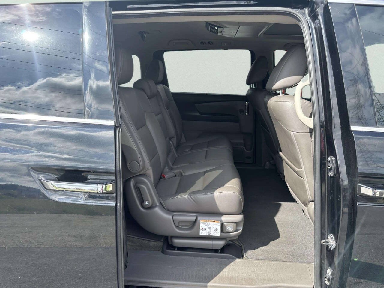 Used 2015 Honda Odyssey Touring Elite image 18