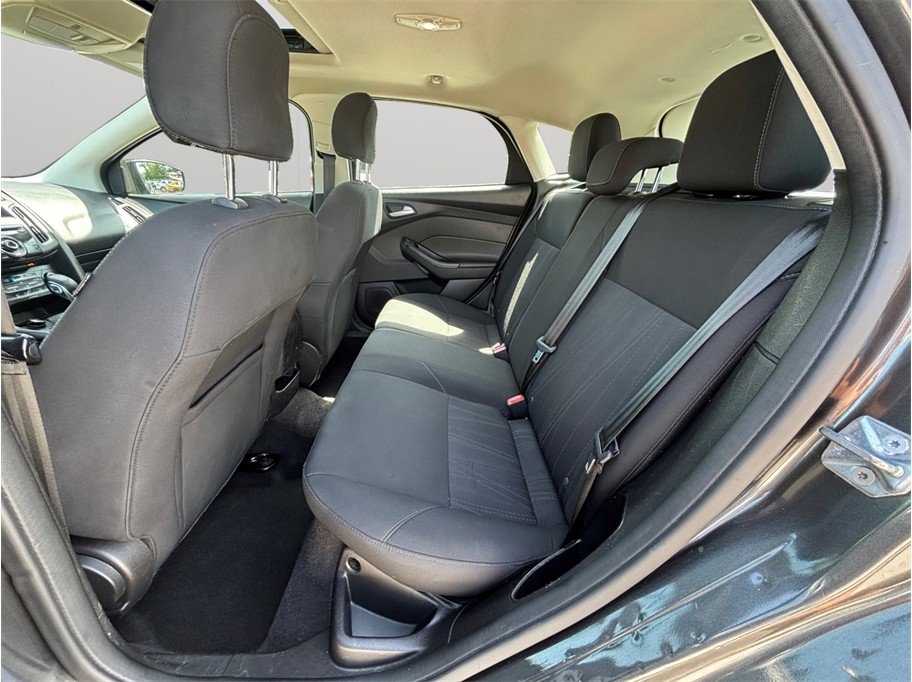 Used 2017 Ford Focus SEL FWD image 28