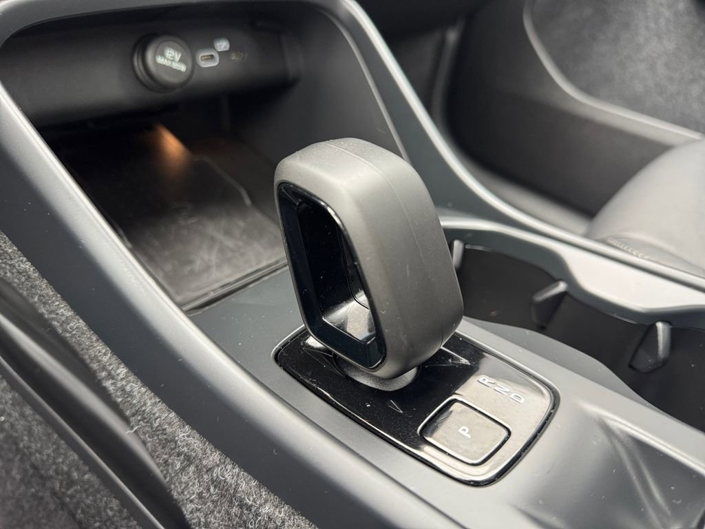 Certified 2025 Volvo XC40 B5 Core image 16