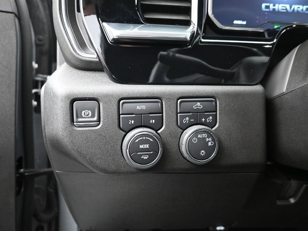 Used 2025 Chevrolet Silverado 1500 LT image 14