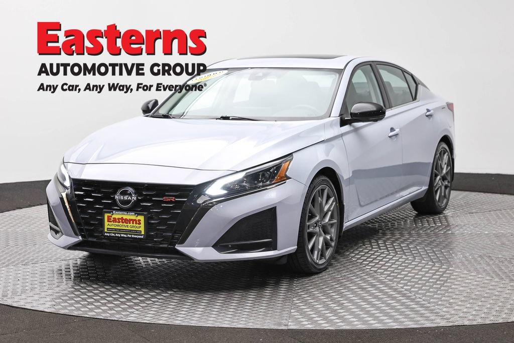 Used 2023 Nissan Altima 2.0 SR FWD image 1