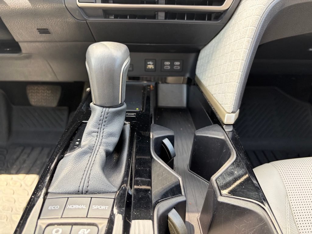 Used 2025 Toyota Camry XLE AWD/4WD image 34