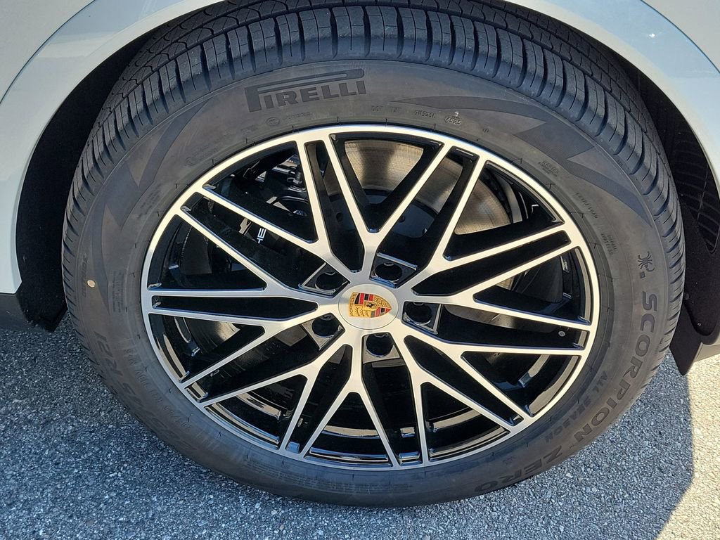 New 2026 Porsche Cayenne image 13
