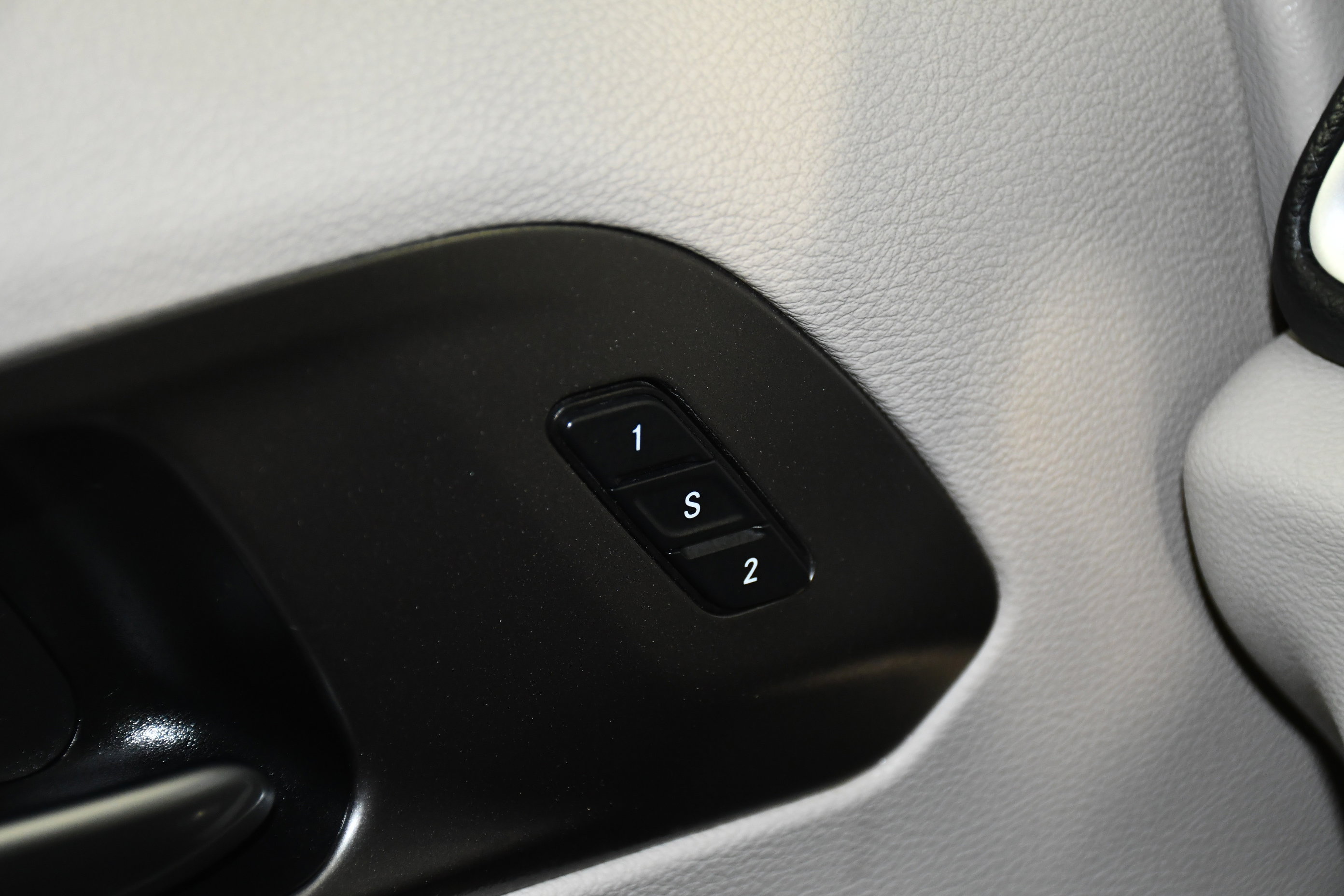 Used 2023 Chrysler Pacifica Touring-L image 34