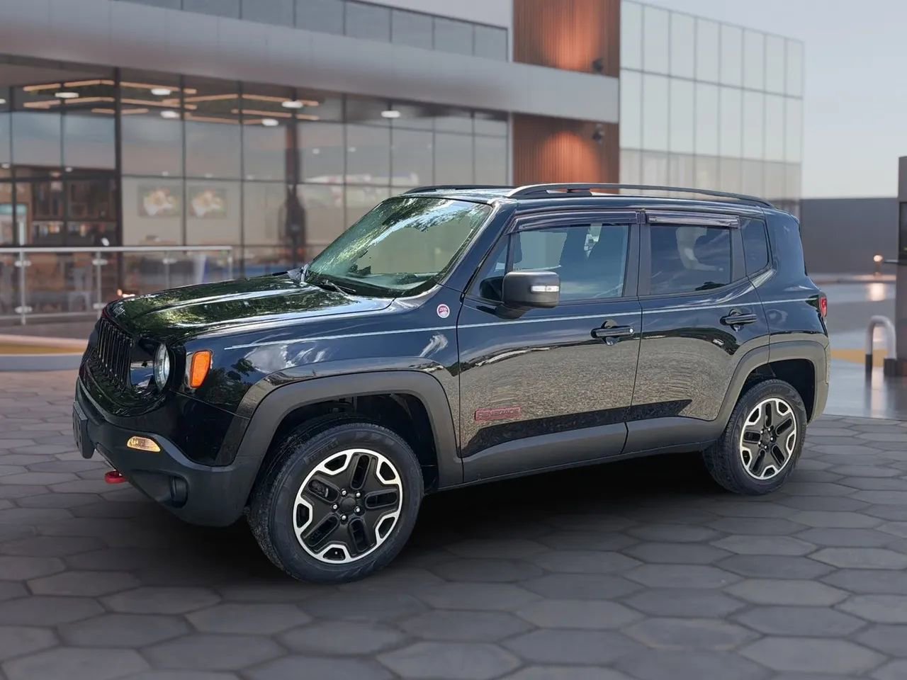 Used 2017 Jeep Renegade Trailhawk AWD/4WD image 2