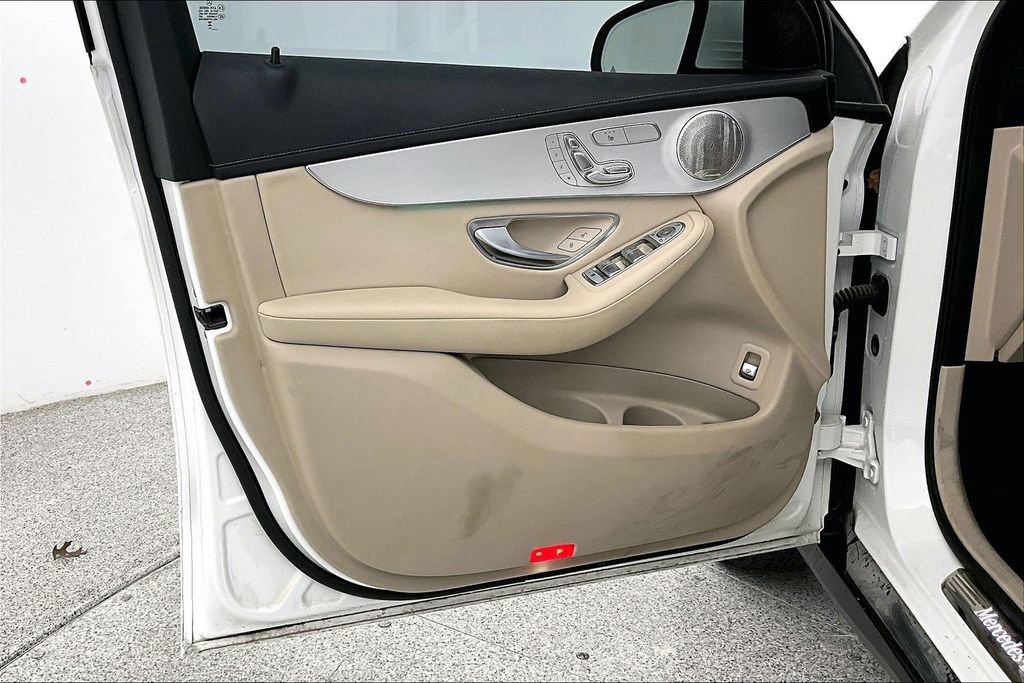 Used 2023 Mercedes-Benz GLC 300 4MATIC Coupe image 24