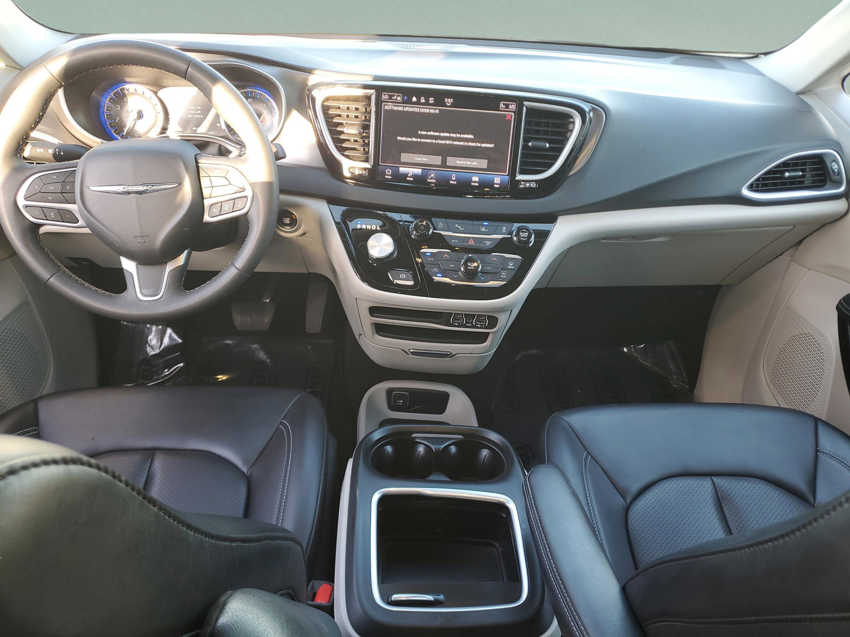 Used 2023 Chrysler Pacifica Touring-L image 23