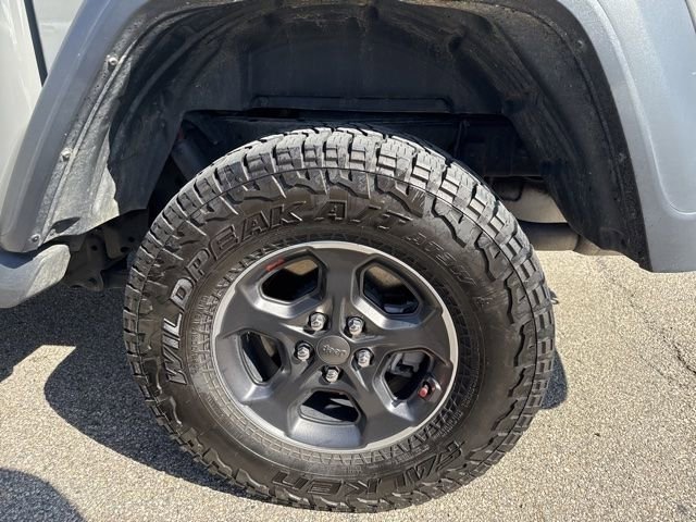 Used 2023 Jeep Gladiator Rubicon w/ LED Lighting Group AWD/4WD image 12