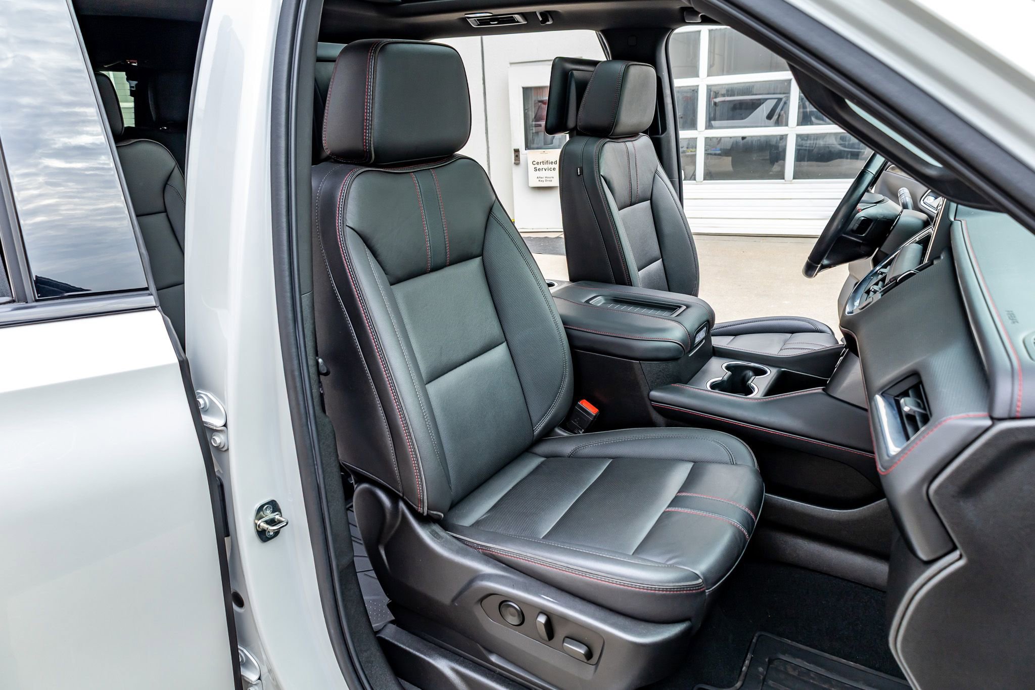 Used 2022 Chevrolet Tahoe RST w/ Sport Performance Package AWD/4WD image 31