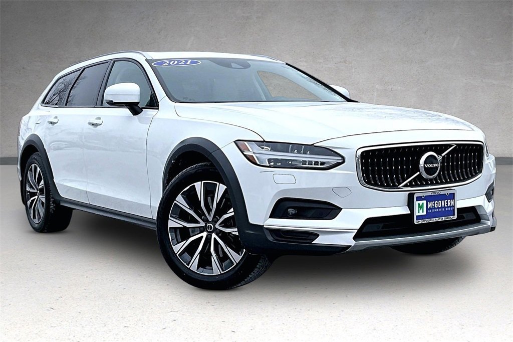 Used 2021 Volvo V90 T6 Cross Country image 3