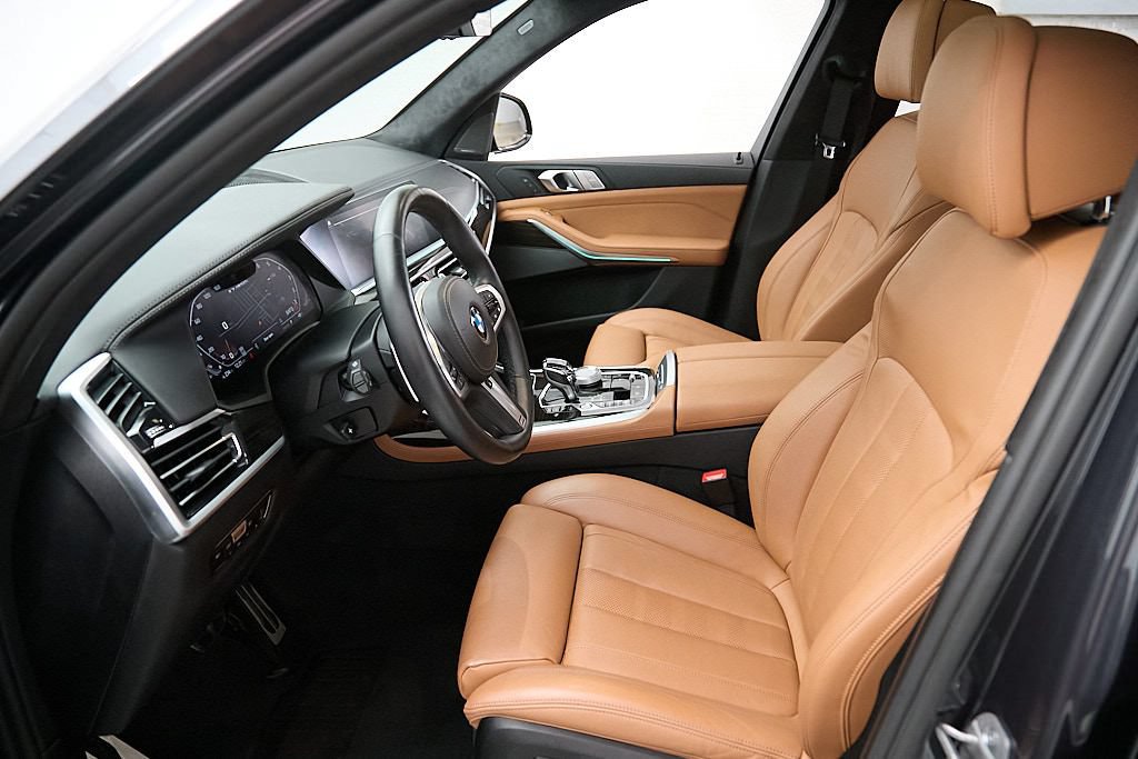 Used 2021 BMW X7 M50i w/ Dynamic Handling Package AWD/4WD image 12