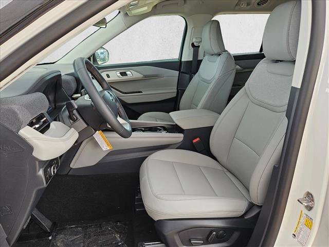 New 2026 Ford Explorer Active RWD image 4