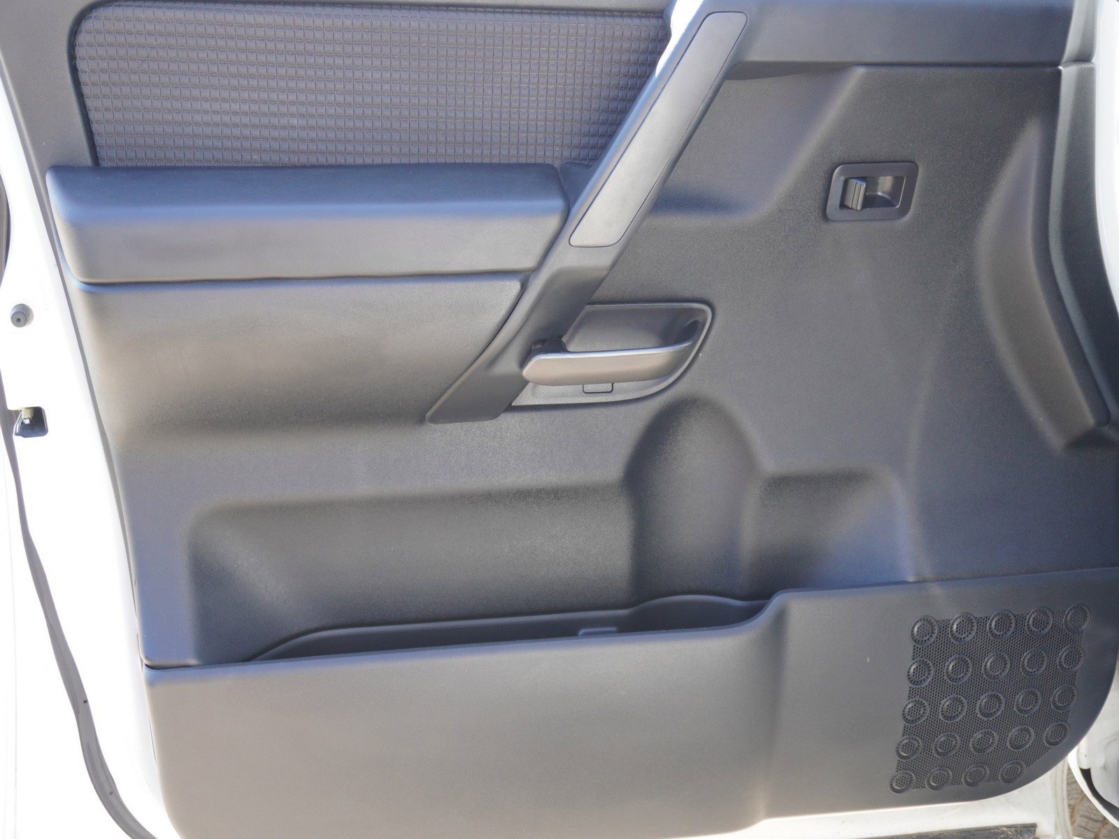 Used 2014 Nissan Titan SV w/ SV Value Truck Package image 19