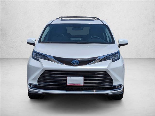 Used 2023 Toyota Sienna XLE w/ XLE Plus Package FWD image 2
