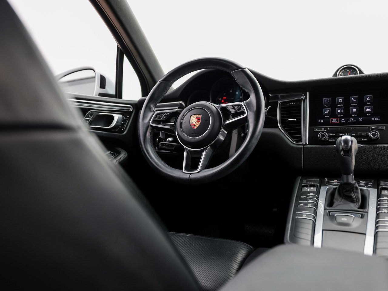 Certified 2018 Porsche Macan image 26