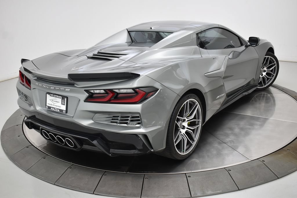 Used 2024 Chevrolet Corvette Z06 RWD image 17
