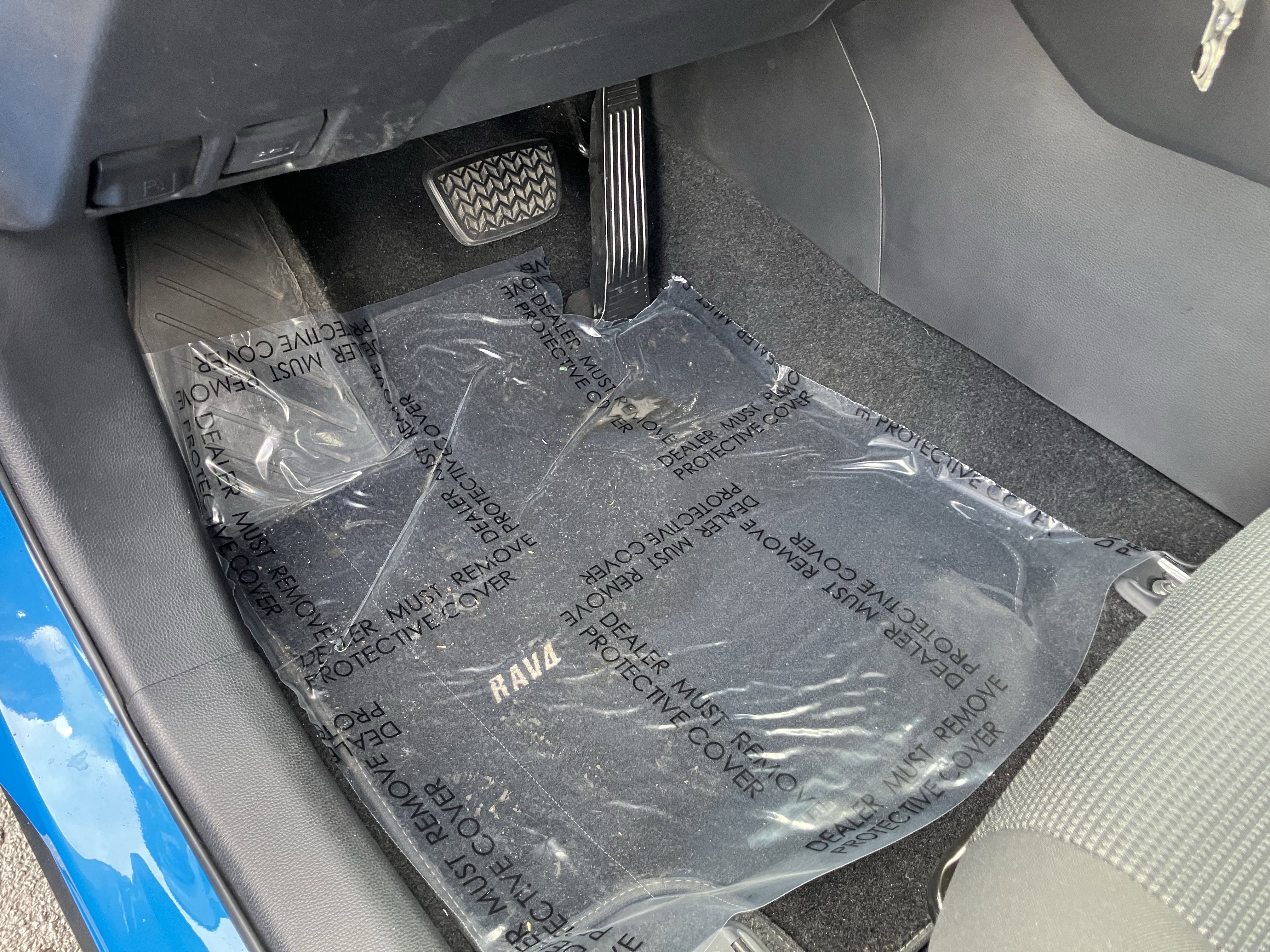 Used 2021 Toyota RAV4 LE image 18