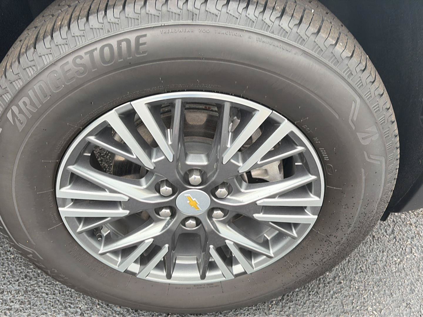 Used 2025 Chevrolet Traverse LT FWD image 34