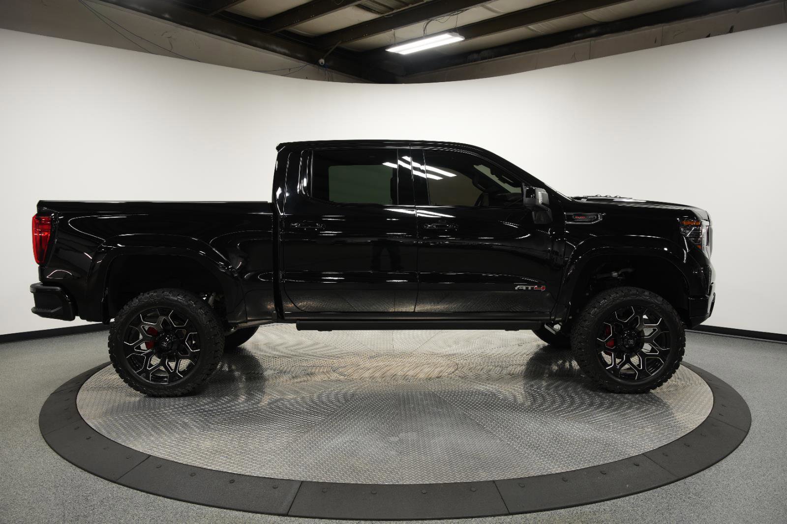 Used 2025 GMC Sierra 1500 AT4 w/ AT4 Premium Package image 13