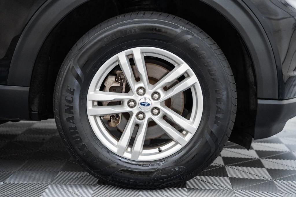 Used 2022 Ford Explorer XLT w/ Equipment Group 202A AWD/4WD image 19