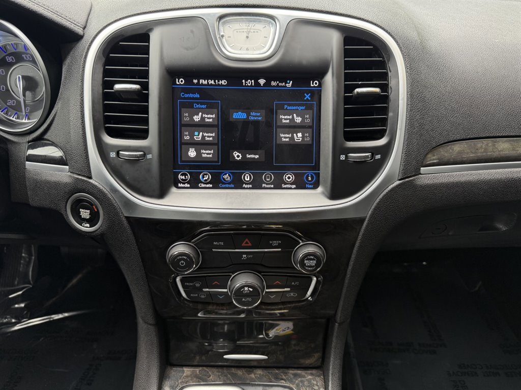 Used 2020 Chrysler 300 Limited image 27
