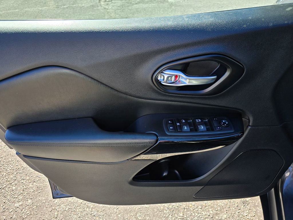 Used 2021 Jeep Cherokee Latitude Plus image 8