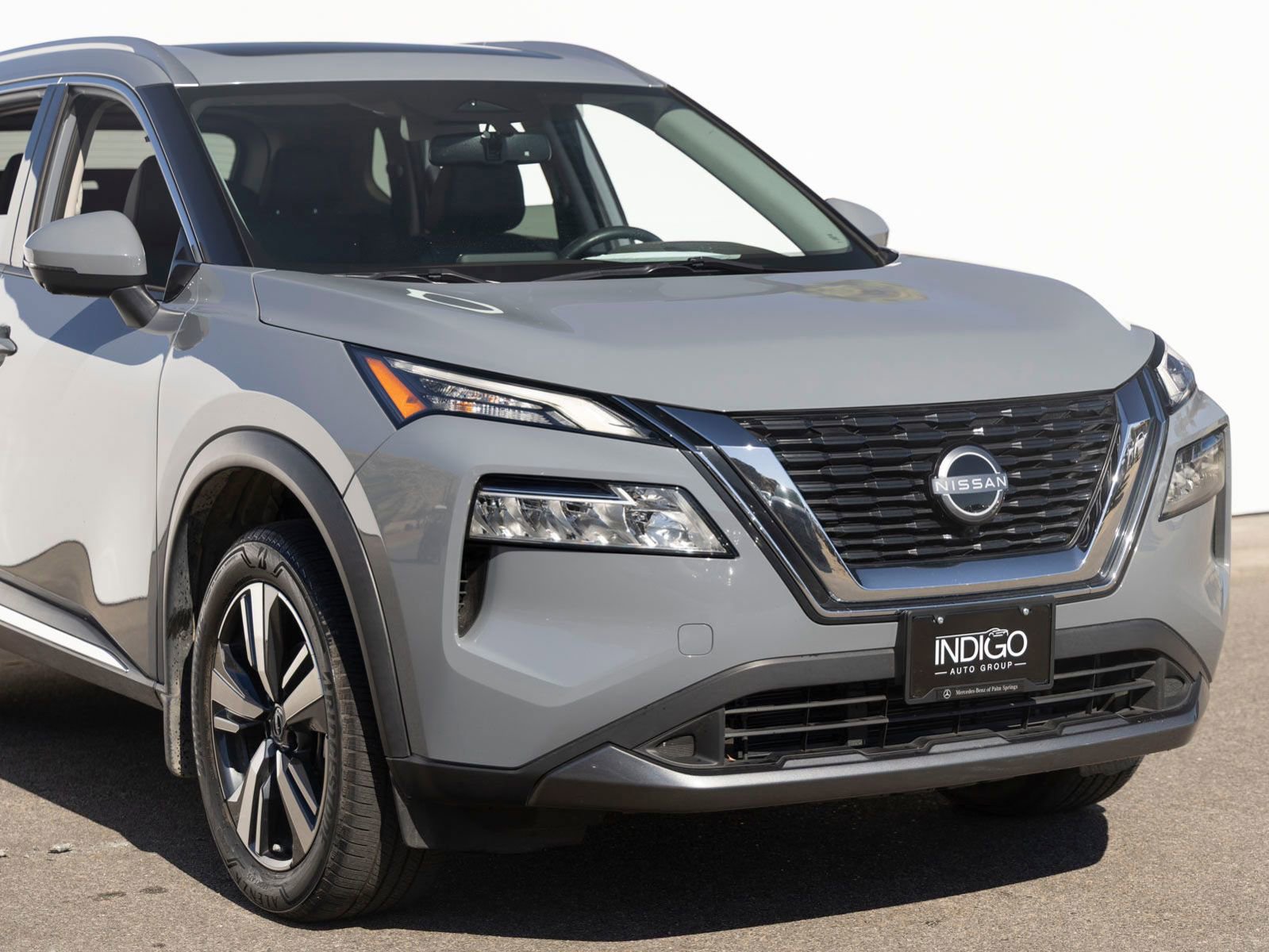 Used 2023 Nissan Rogue SL FWD image 3
