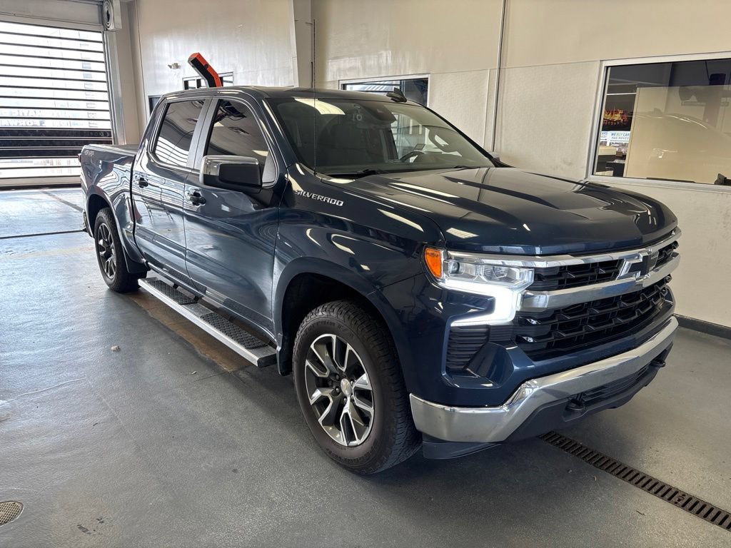 Used 2022 Chevrolet Silverado 1500 LT AWD/4WD image 9