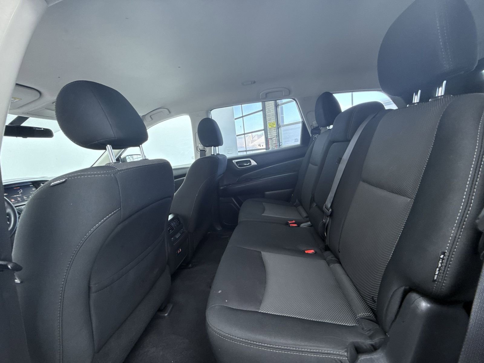 Used 2020 Nissan Pathfinder S image 26