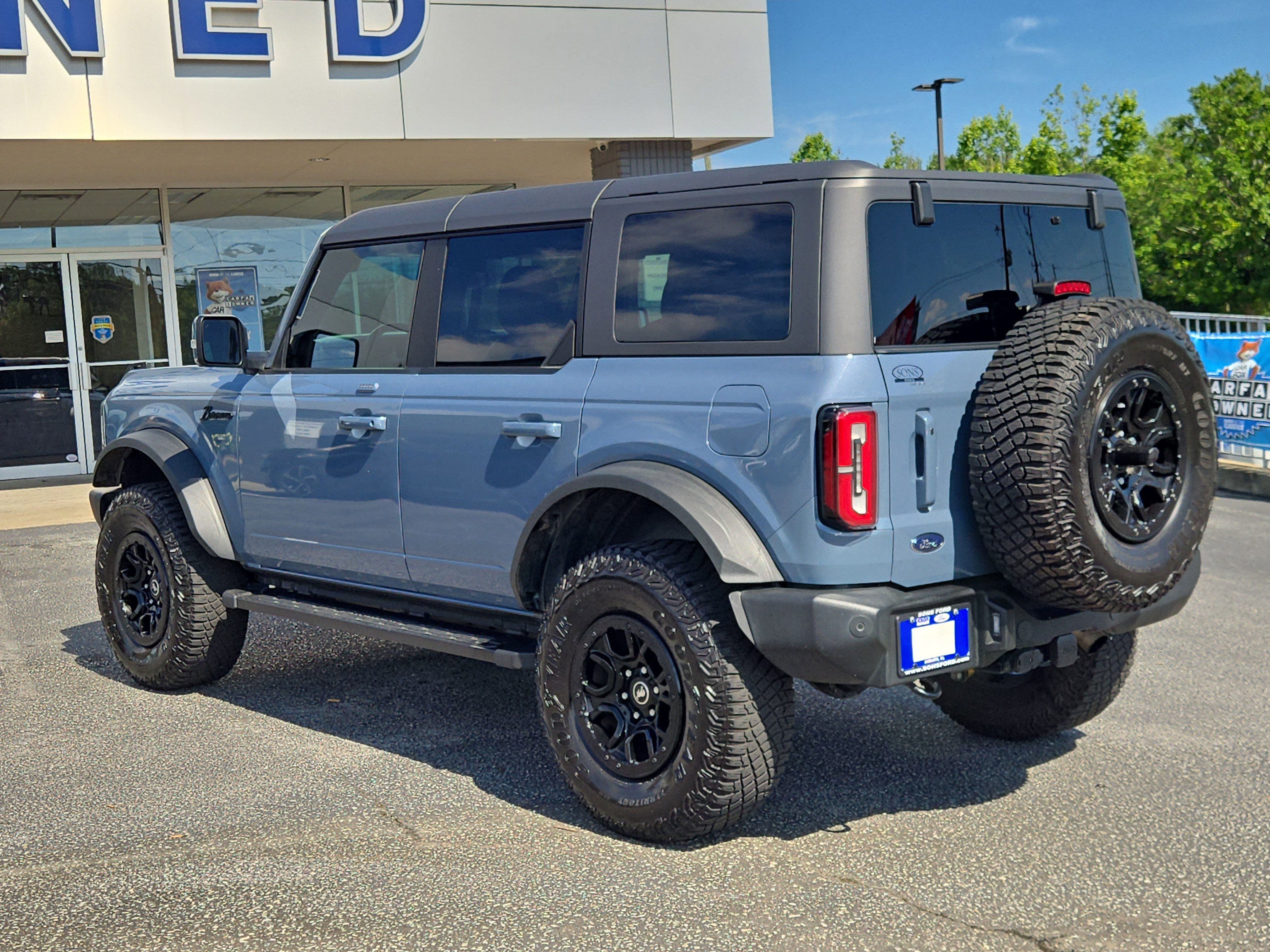 Used 2023 Ford Bronco Outer Banks w/ Sasquatch Package AWD/4WD image 9