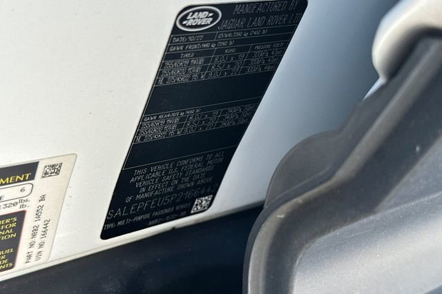 Used 2023 Land Rover Defender 130 SE image 28