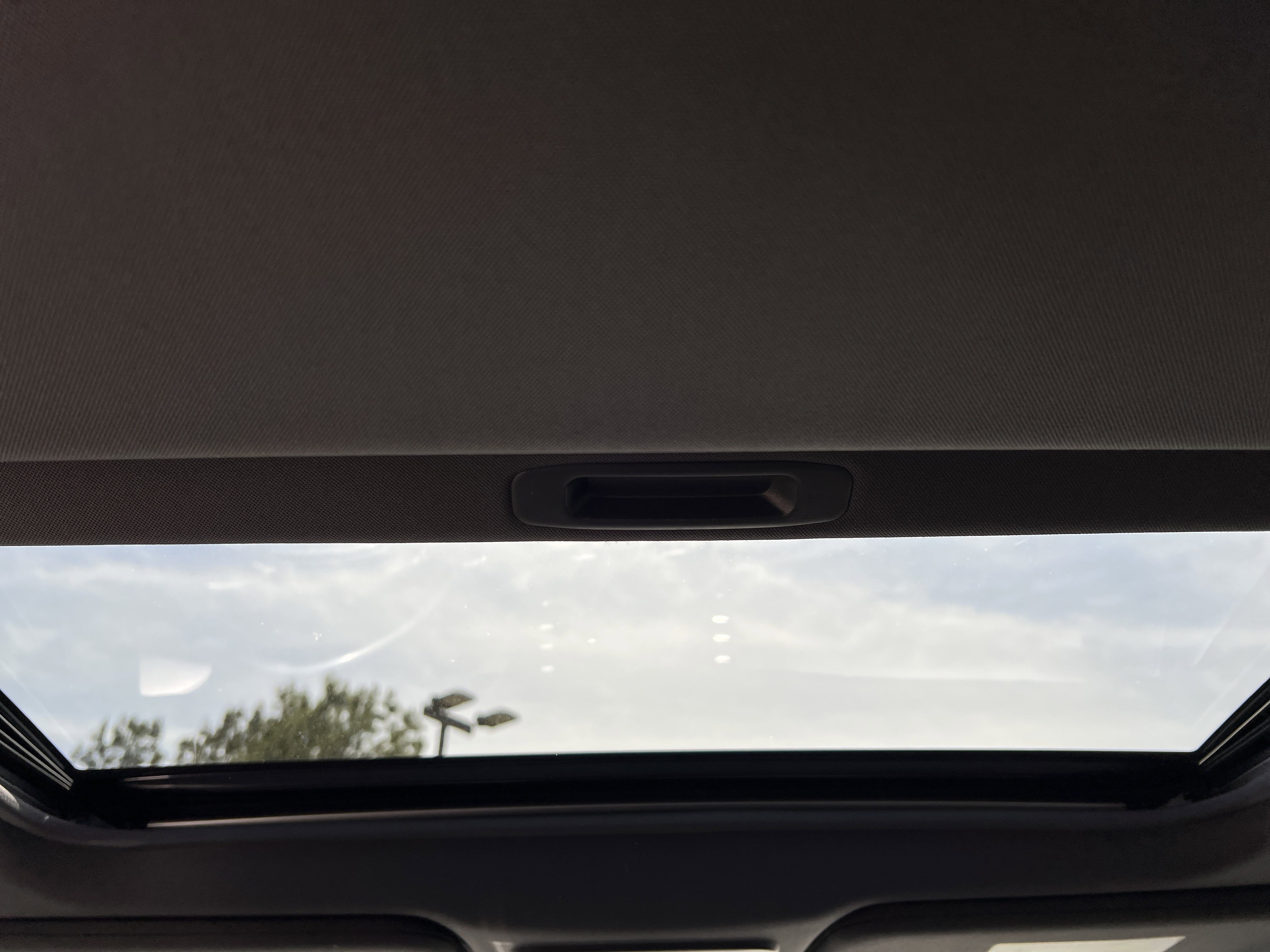 Used 2019 Toyota Avalon Touring FWD image 4