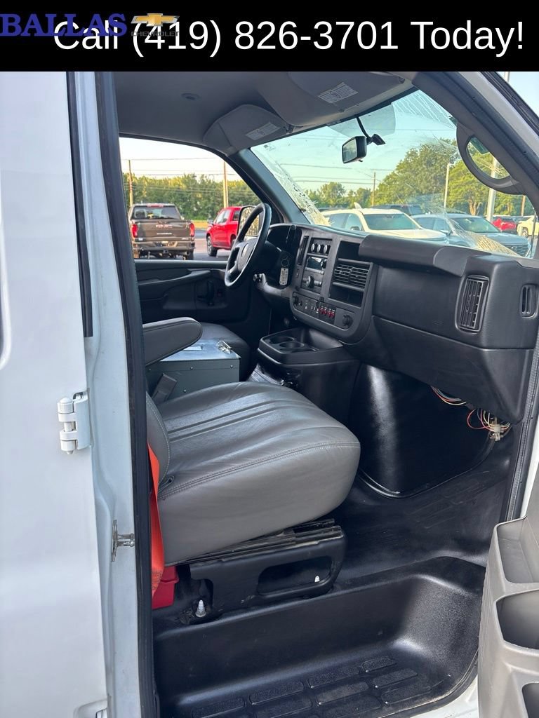 Used 2015 Chevrolet Express 2500 RWD image 9